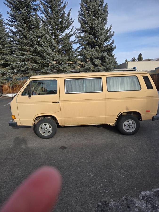 Volkswagen-vanagon-1985-yellow-2