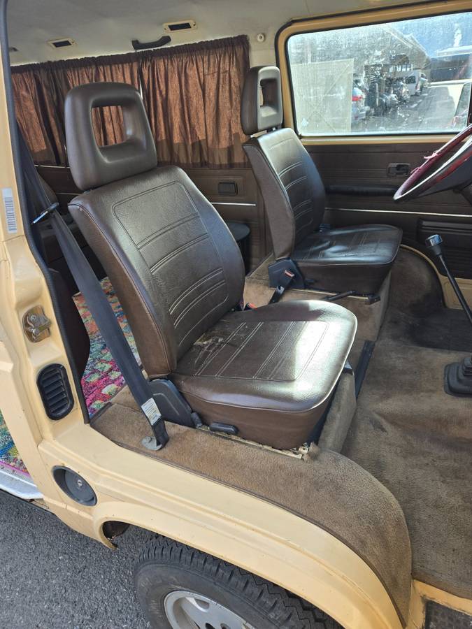 Volkswagen-vanagon-1985-yellow-8