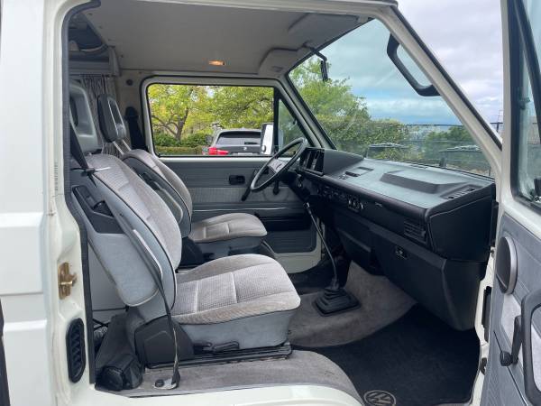 Volkswagen-vanagon-1989-white-10