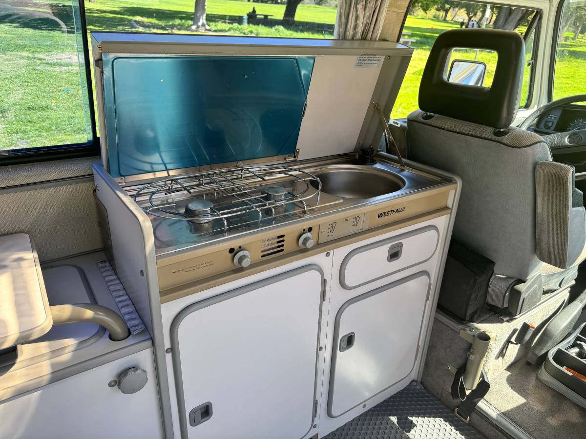 Volkswagen-vanagon-1989-white-12