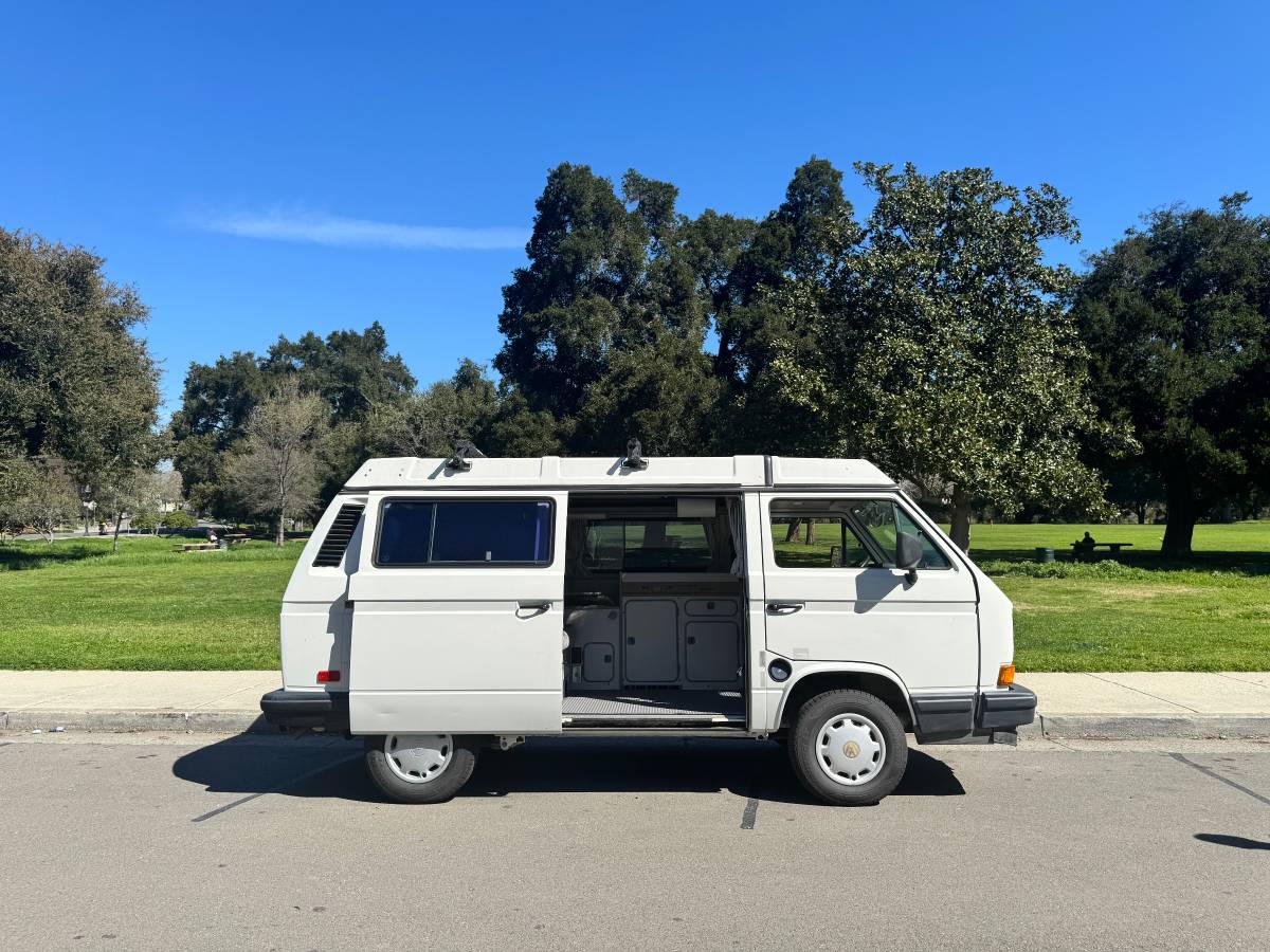 Volkswagen-vanagon-1989-white-13