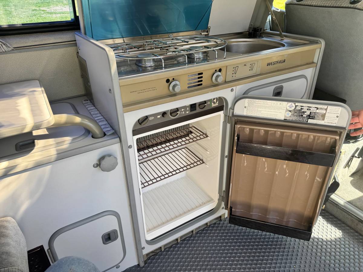 Volkswagen-vanagon-1989-white-2
