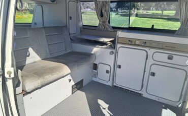 Volkswagen-vanagon-1989-white-3
