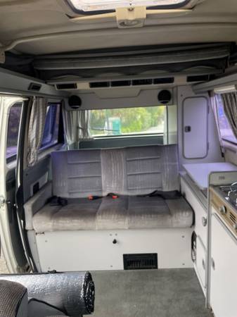 Volkswagen-vanagon-1989-white-4