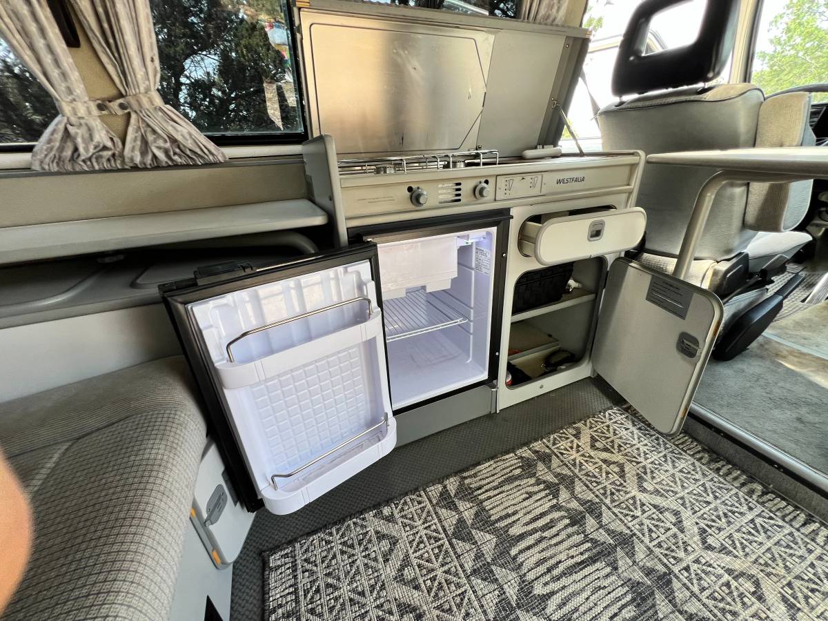 Volkswagen-vanagon-camper-1991-silver-1