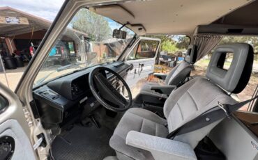 Volkswagen-vanagon-camper-1991-silver-3