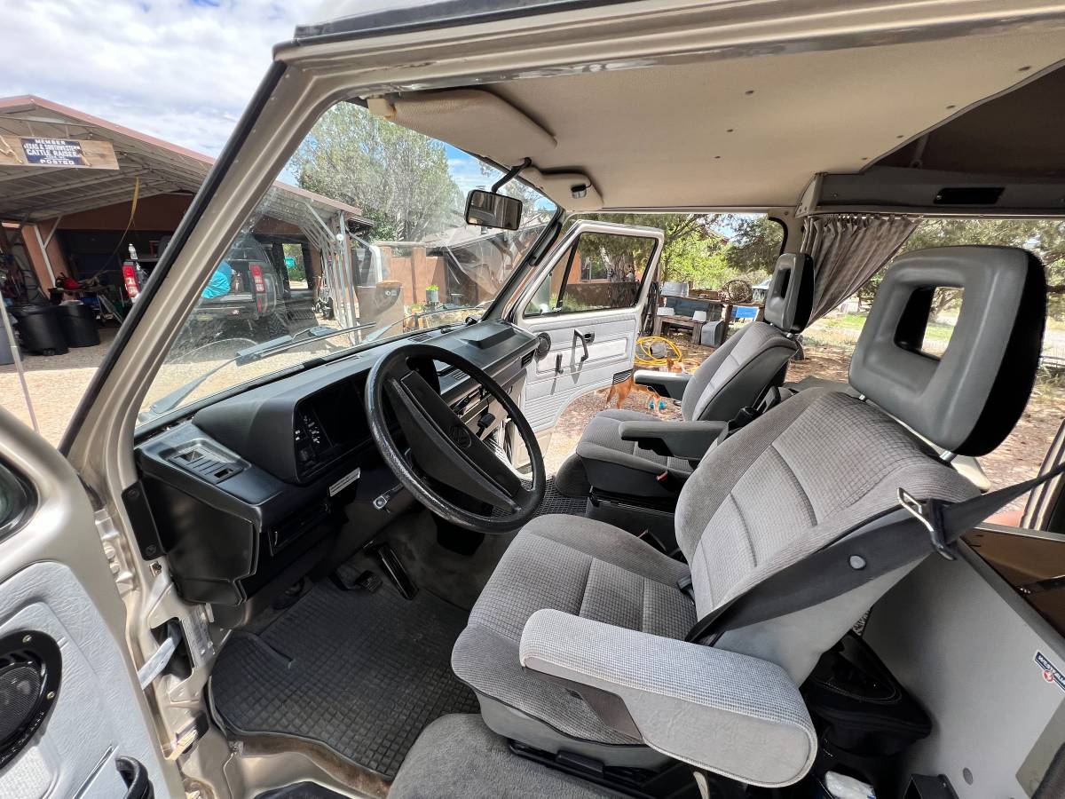 Volkswagen-vanagon-camper-1991-silver-3