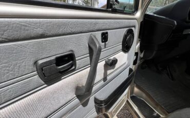 Volkswagen-vanagon-camper-1991-silver-4