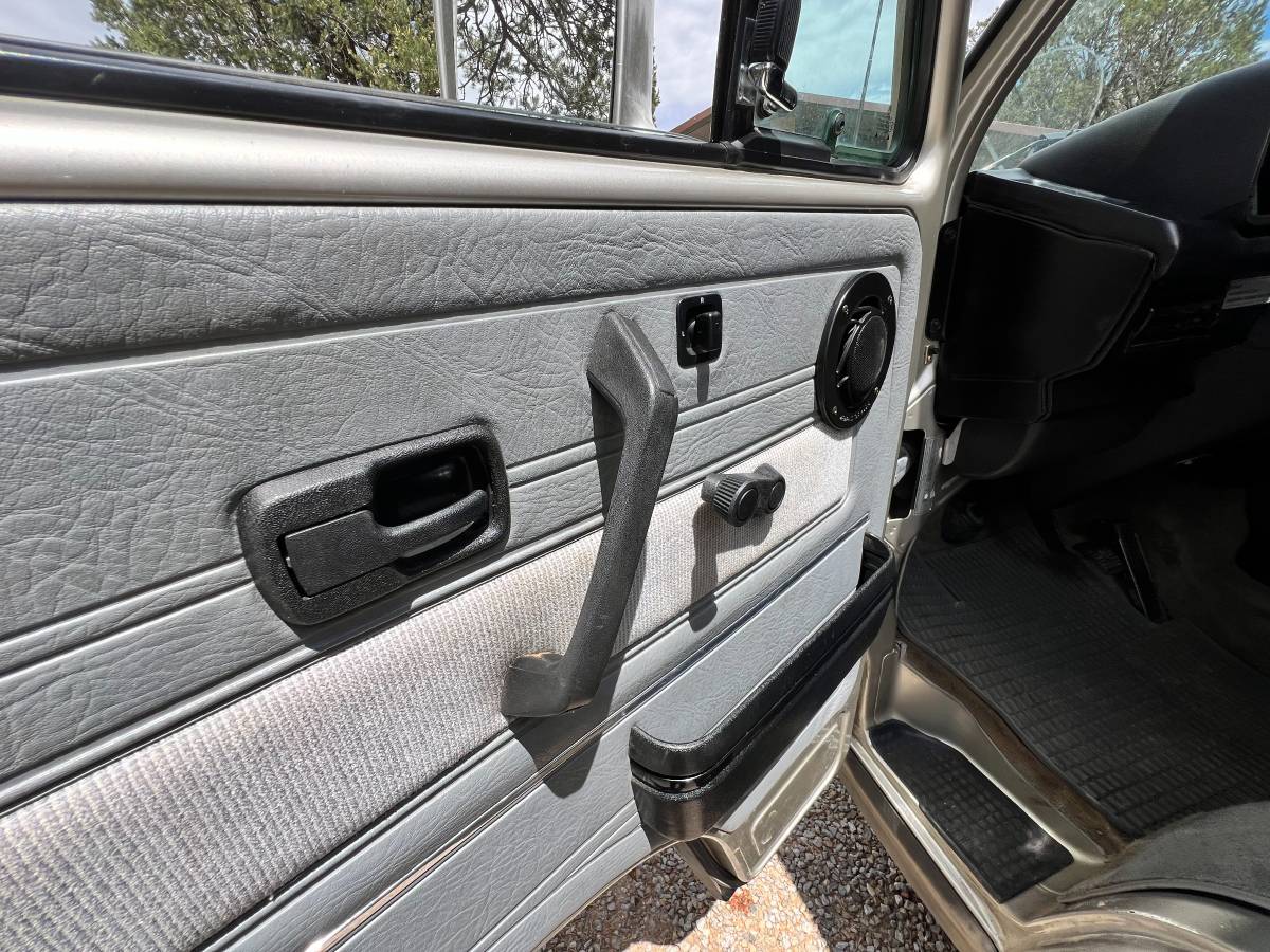 Volkswagen-vanagon-camper-1991-silver-4