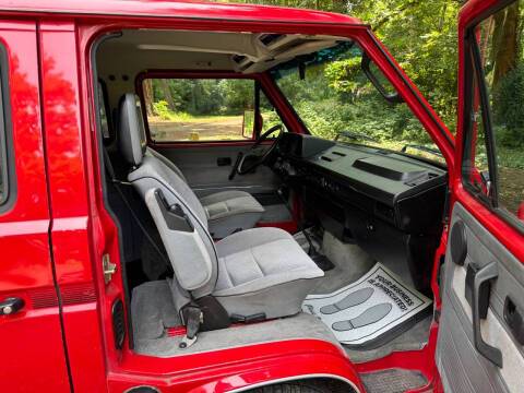 Volkswagen-vanagon-gl-carat-1991-red-9