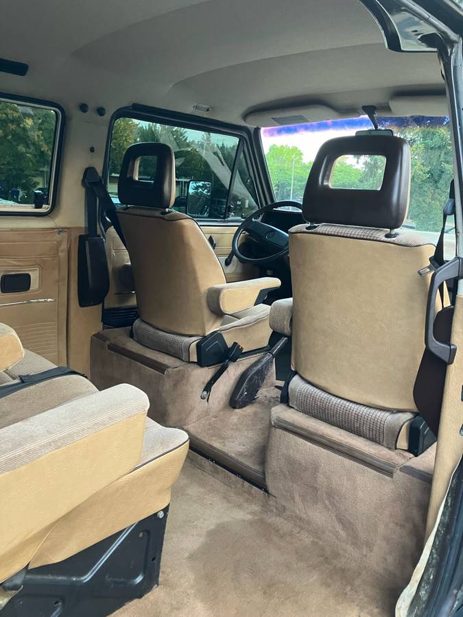 Volkswagen-vanagon-syncro-1987-brown-10
