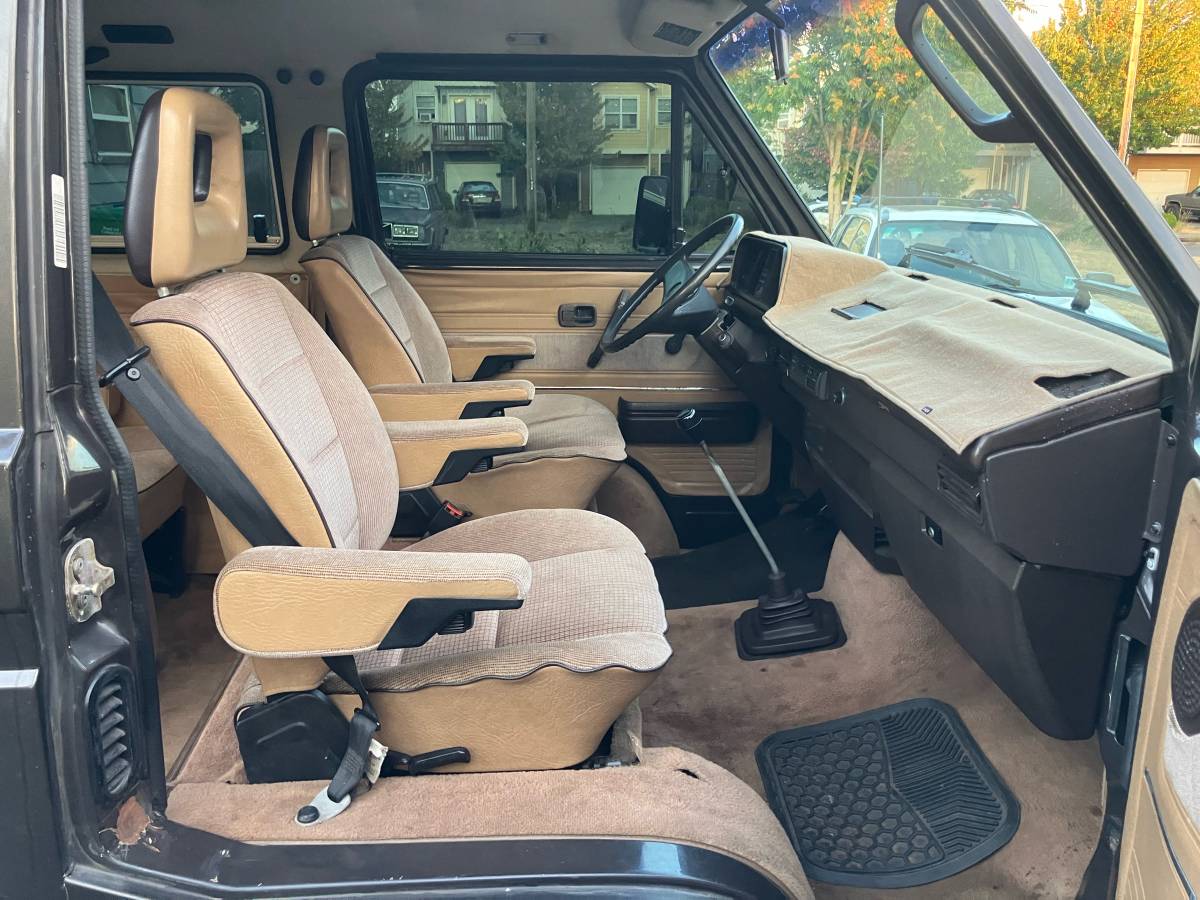 Volkswagen-vanagon-syncro-1987-brown-11