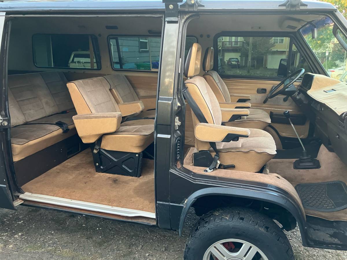 Volkswagen-vanagon-syncro-1987-brown-12