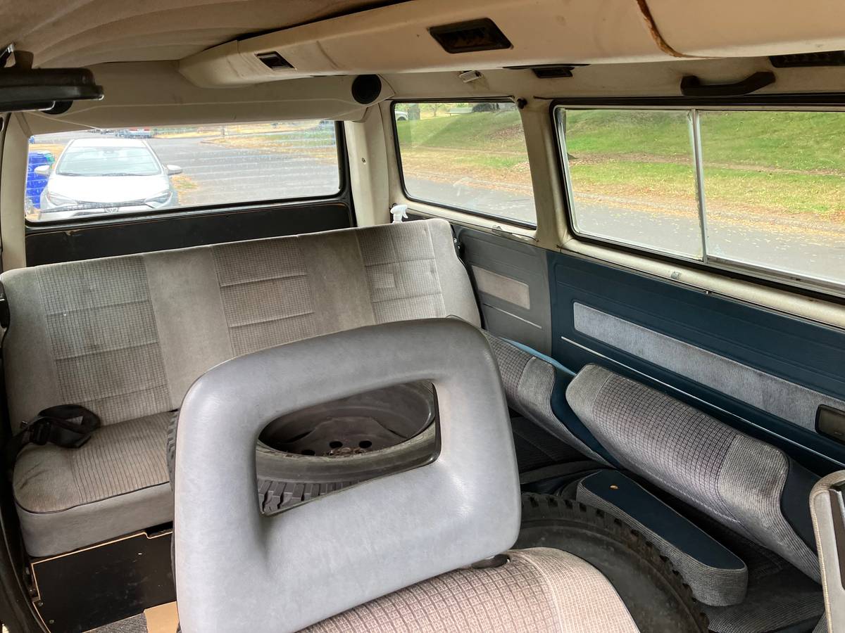 Volkswagen-vanagon-syncro-1987-grey-2