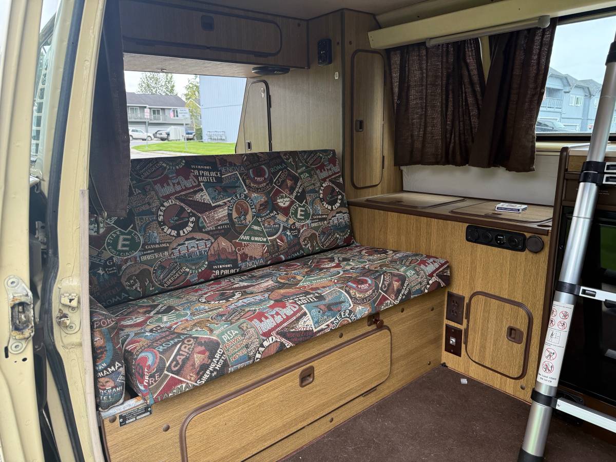 Volkswagen-vanagon-westfalia-1980-brown-13