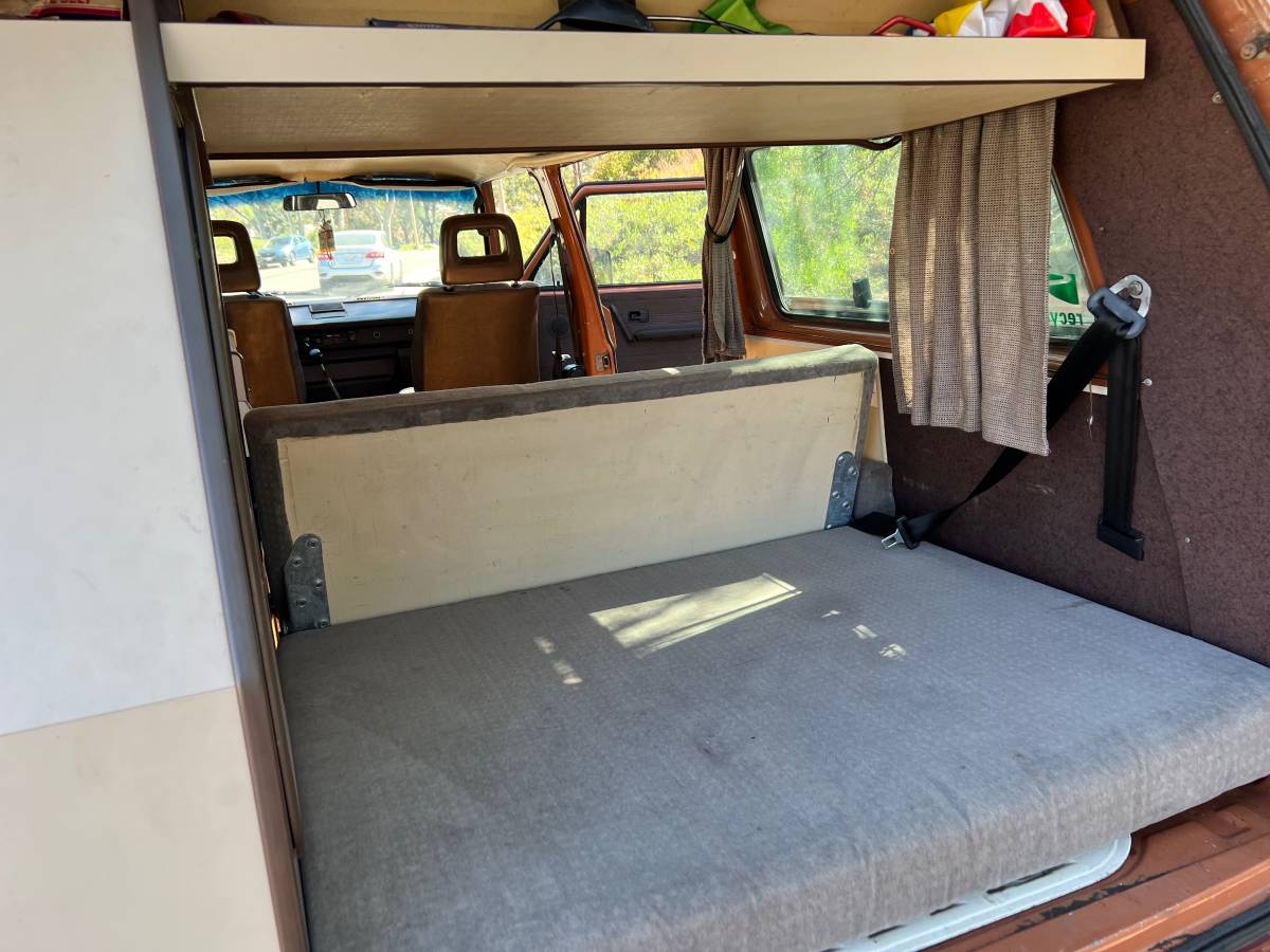 Volkswagen-vanagon-westfalia-1984-brown-11