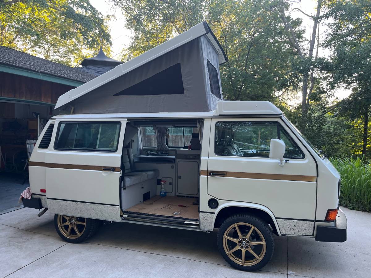 Volkswagen-vanagon-westfalia-1991-white-1