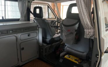 Volkswagen-vanagon-westfalia-1991-white-3