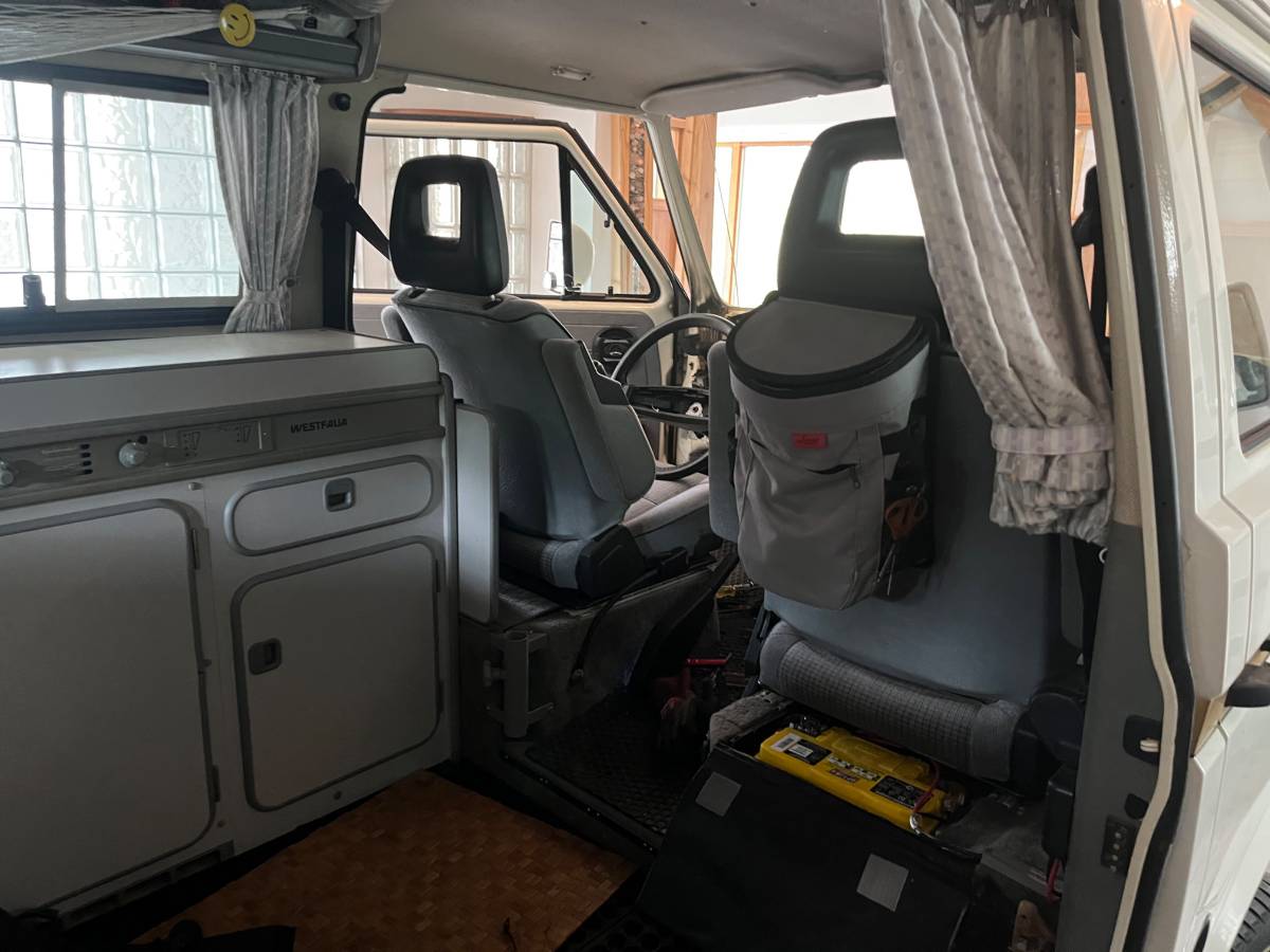 Volkswagen-vanagon-westfalia-1991-white-3