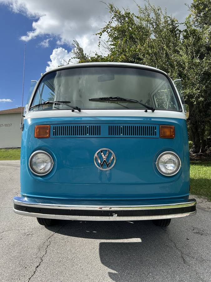 Volkswagen-vw-transporter-bus-t2-bay-window-1977-blue-1