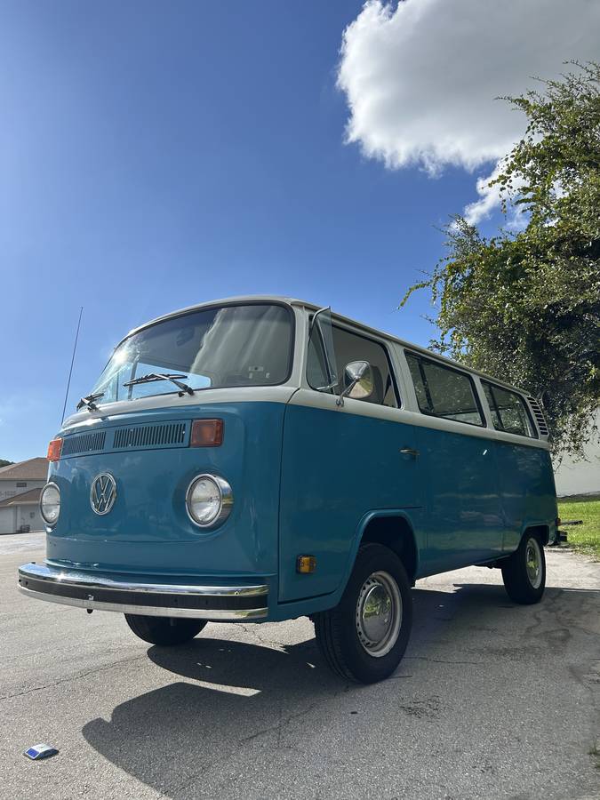 Volkswagen-vw-transporter-bus-t2-bay-window-1977-blue-2