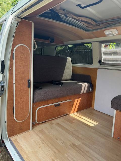 Volkswagen-westfalia-camper-1971-custom-5