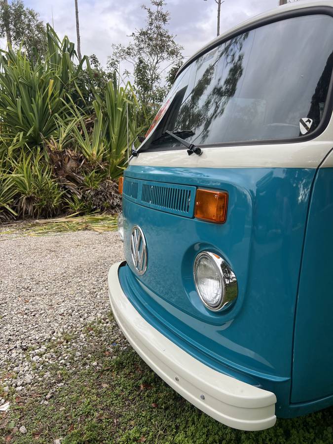 Volkswagon-1977-blue-2