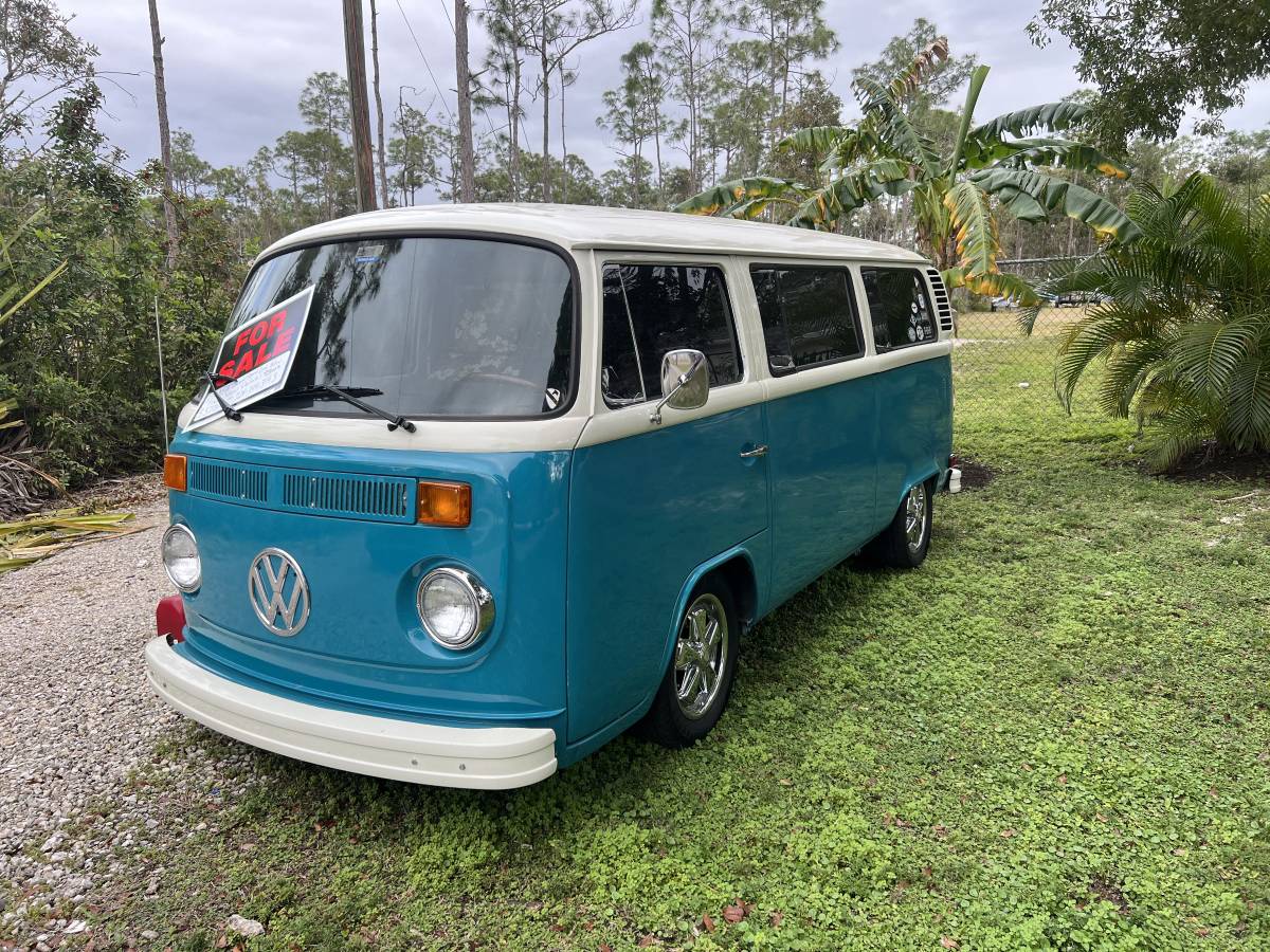 Volkswagon-1977-blue-5