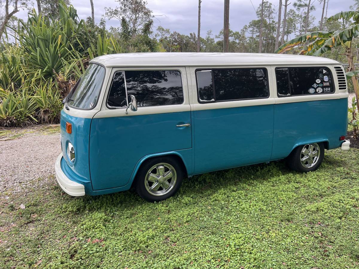 Volkswagon-1977-blue