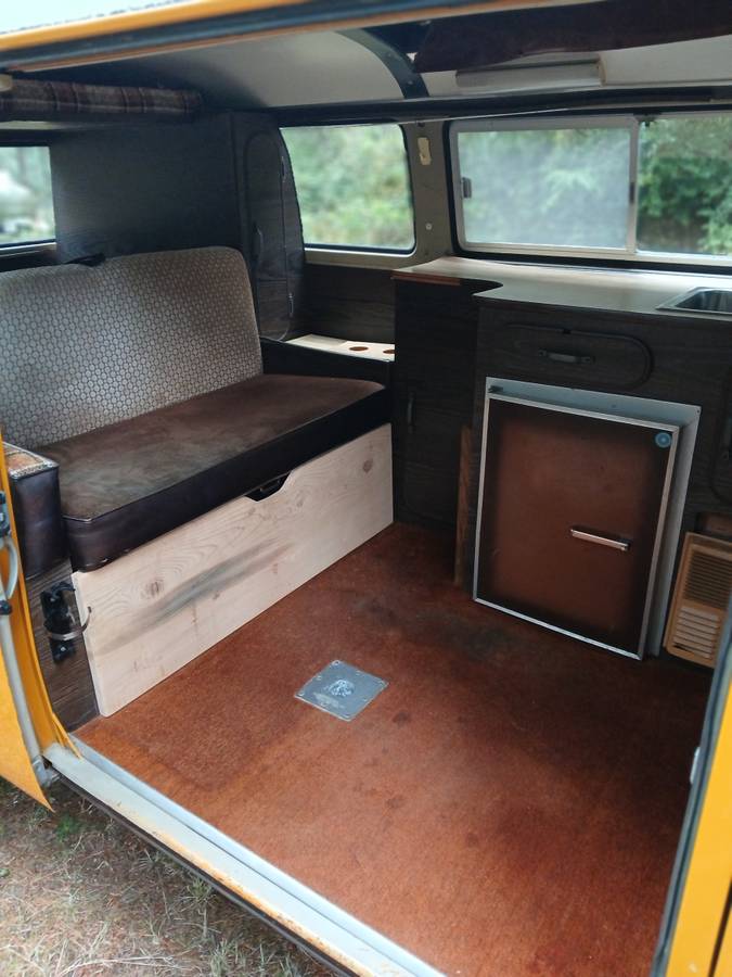 Volkswagon-camper-2-type-bus-1977-3