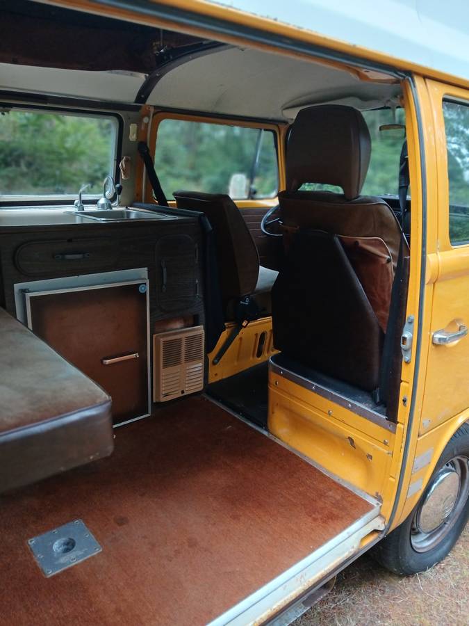 Volkswagon-camper-2-type-bus-1977-4