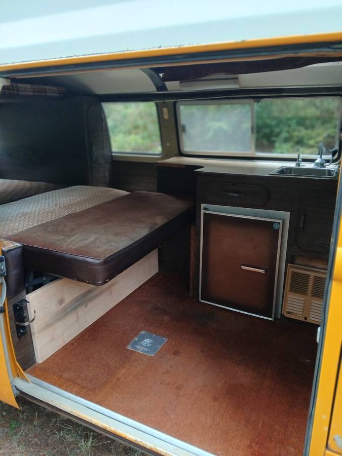 Volkswagon-camper-2-type-bus-1977-5