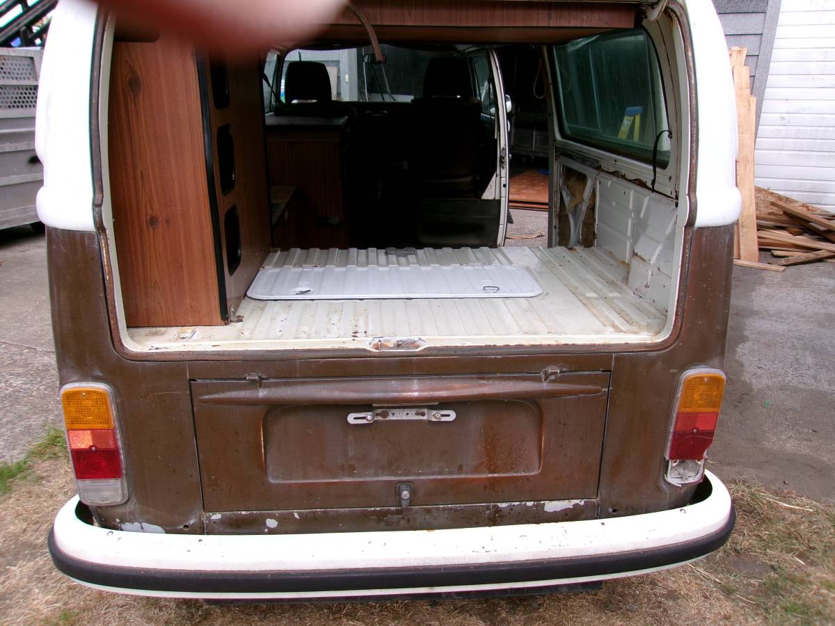 Volkswagon-westphalia-camper-van-1978-brown-2