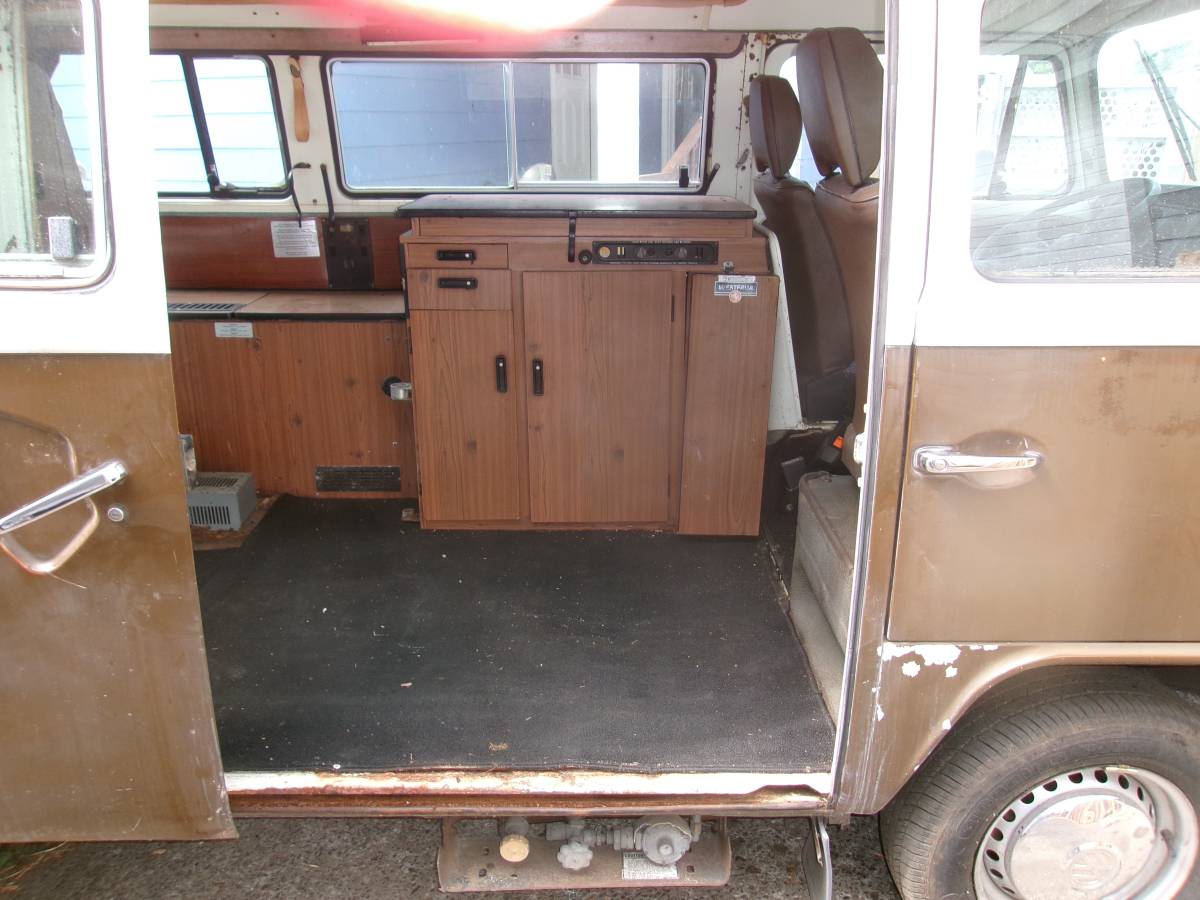 Volkswagon-westphalia-camper-van-1978-brown-4