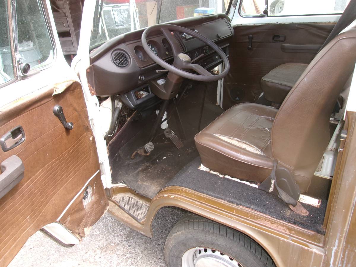 Volkswagon-westphalia-camper-van-1978-brown-5