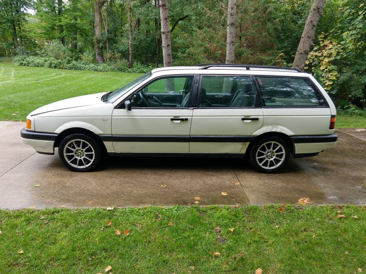 Volswagen-passat-diesel-1991-white-1