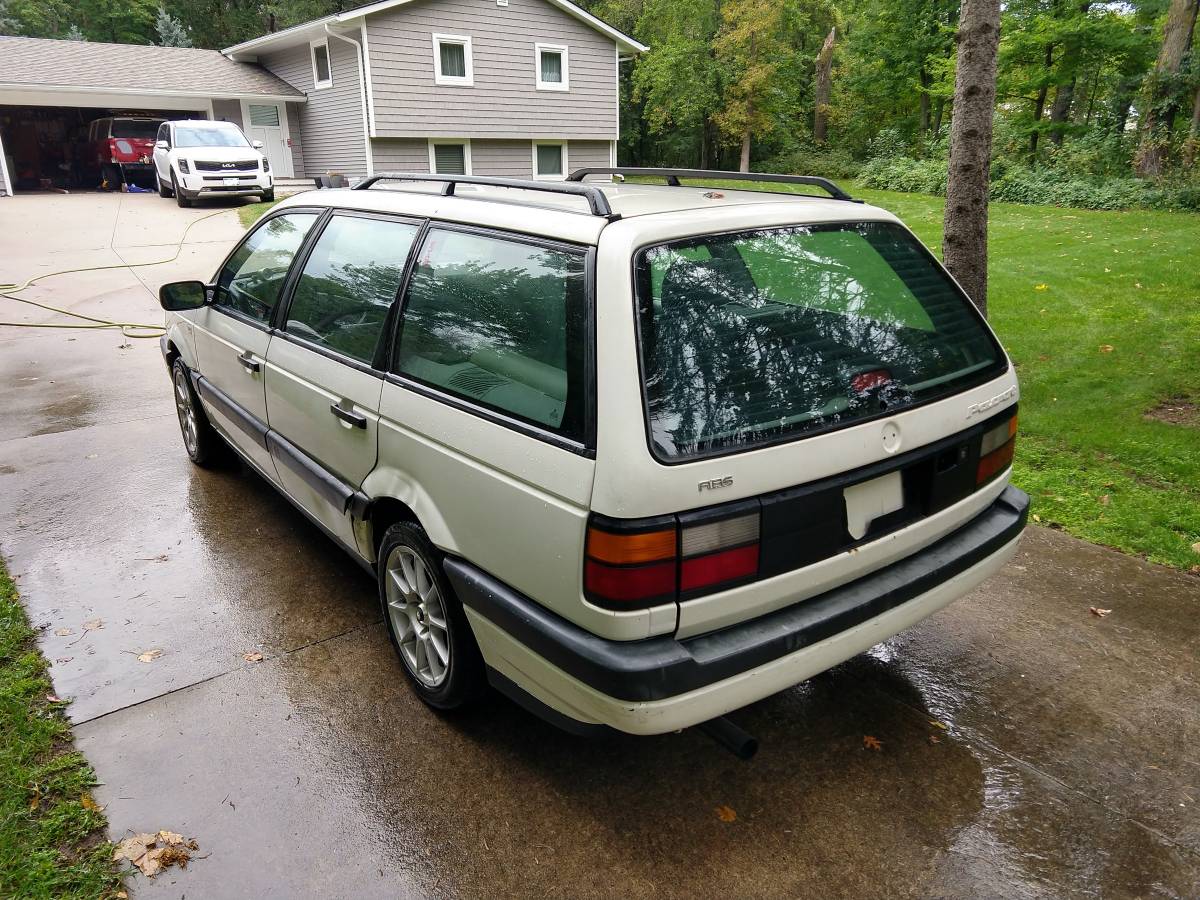 Volswagen-passat-diesel-1991-white-11