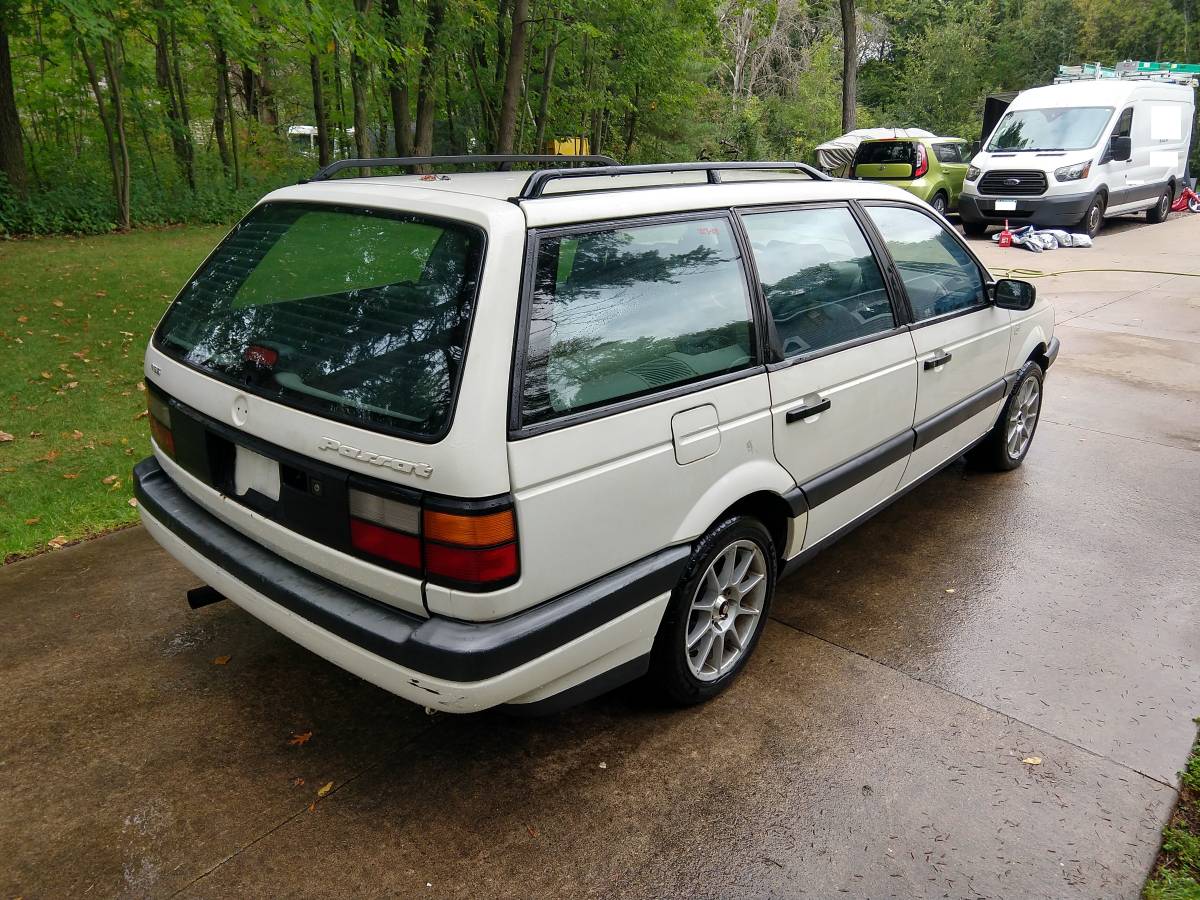 Volswagen-passat-diesel-1991-white-13