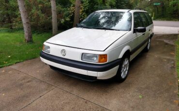 Volswagen-passat-diesel-1991-white