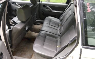 Volswagen-passat-diesel-1991-white-4