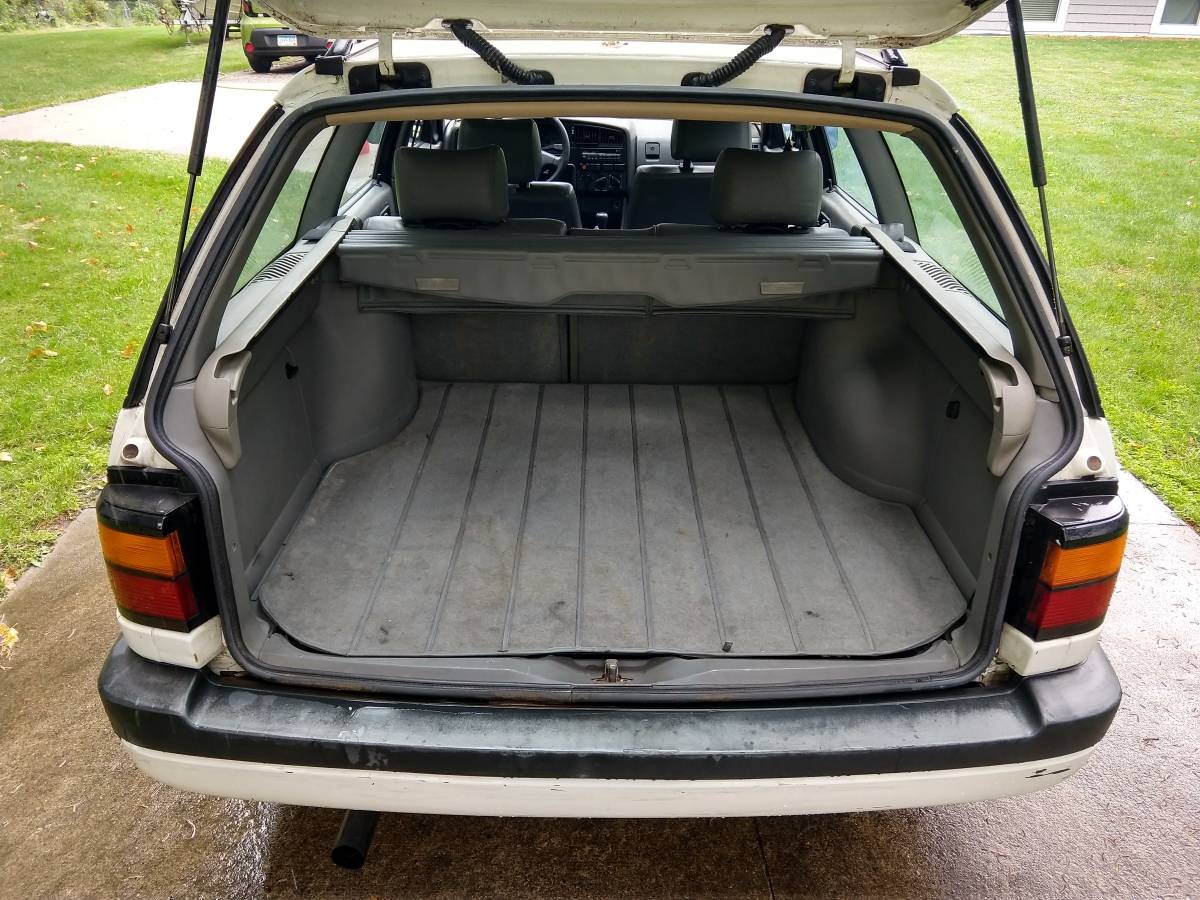 Volswagen-passat-diesel-1991-white-5