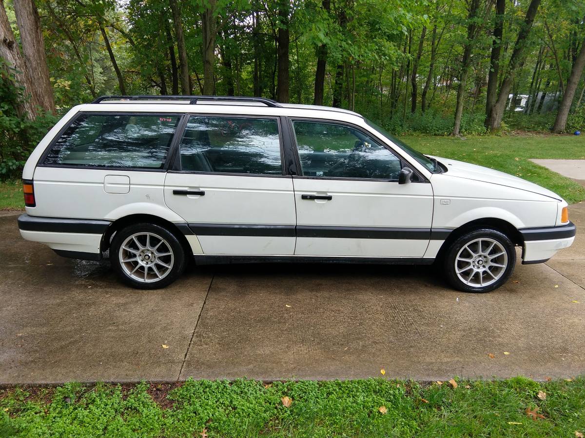 Volswagen-passat-diesel-1991-white-6