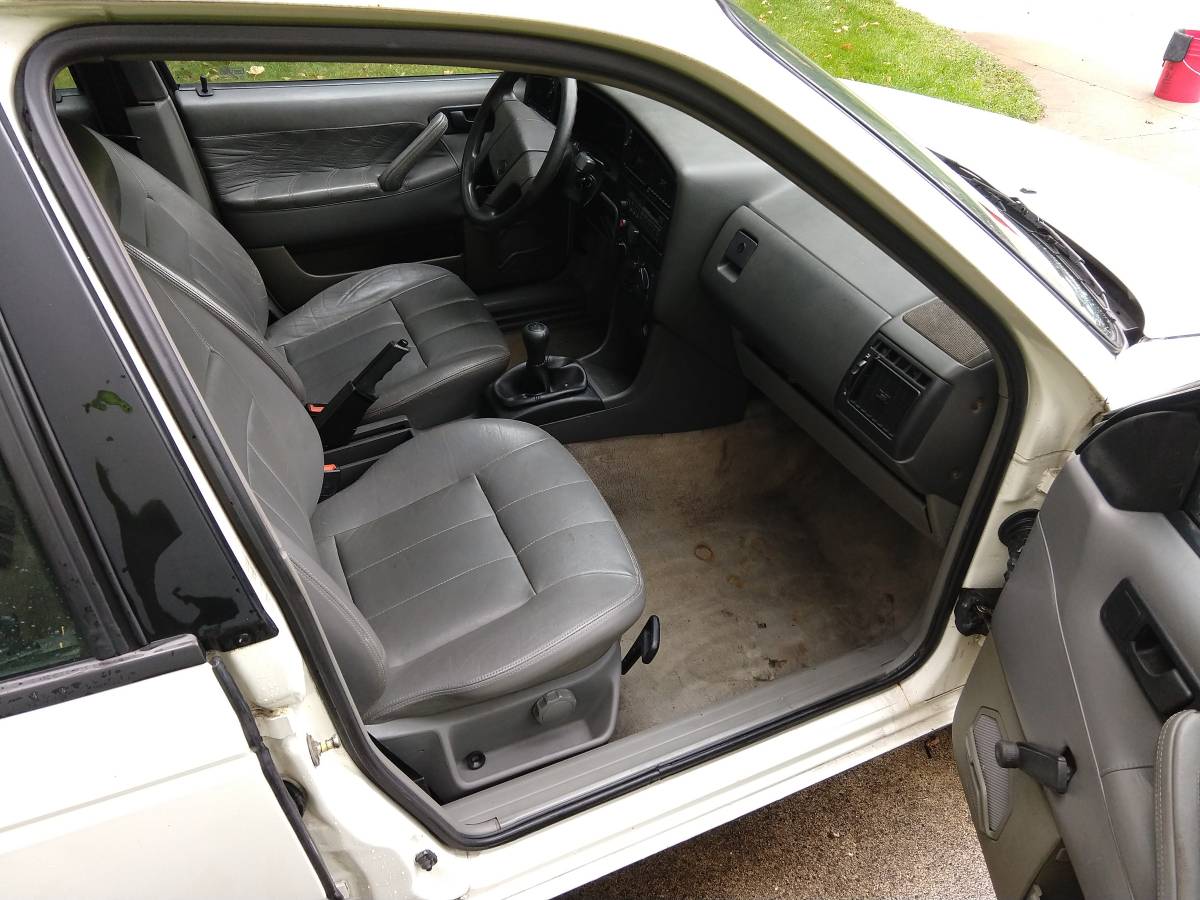 Volswagen-passat-diesel-1991-white-7