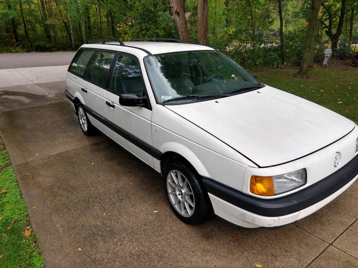 Volswagen-passat-diesel-1991-white-8
