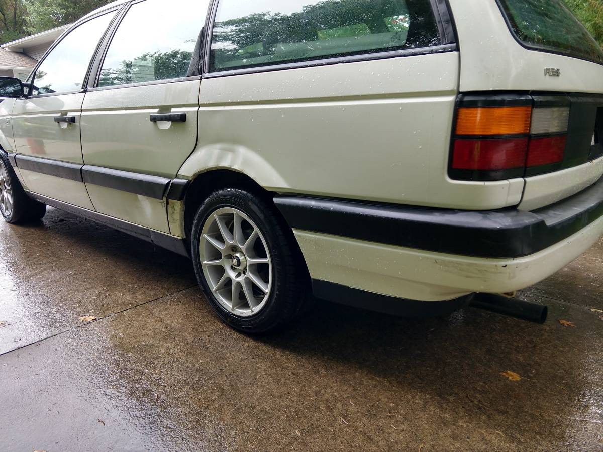 Volswagen-passat-diesel-1991-white-9