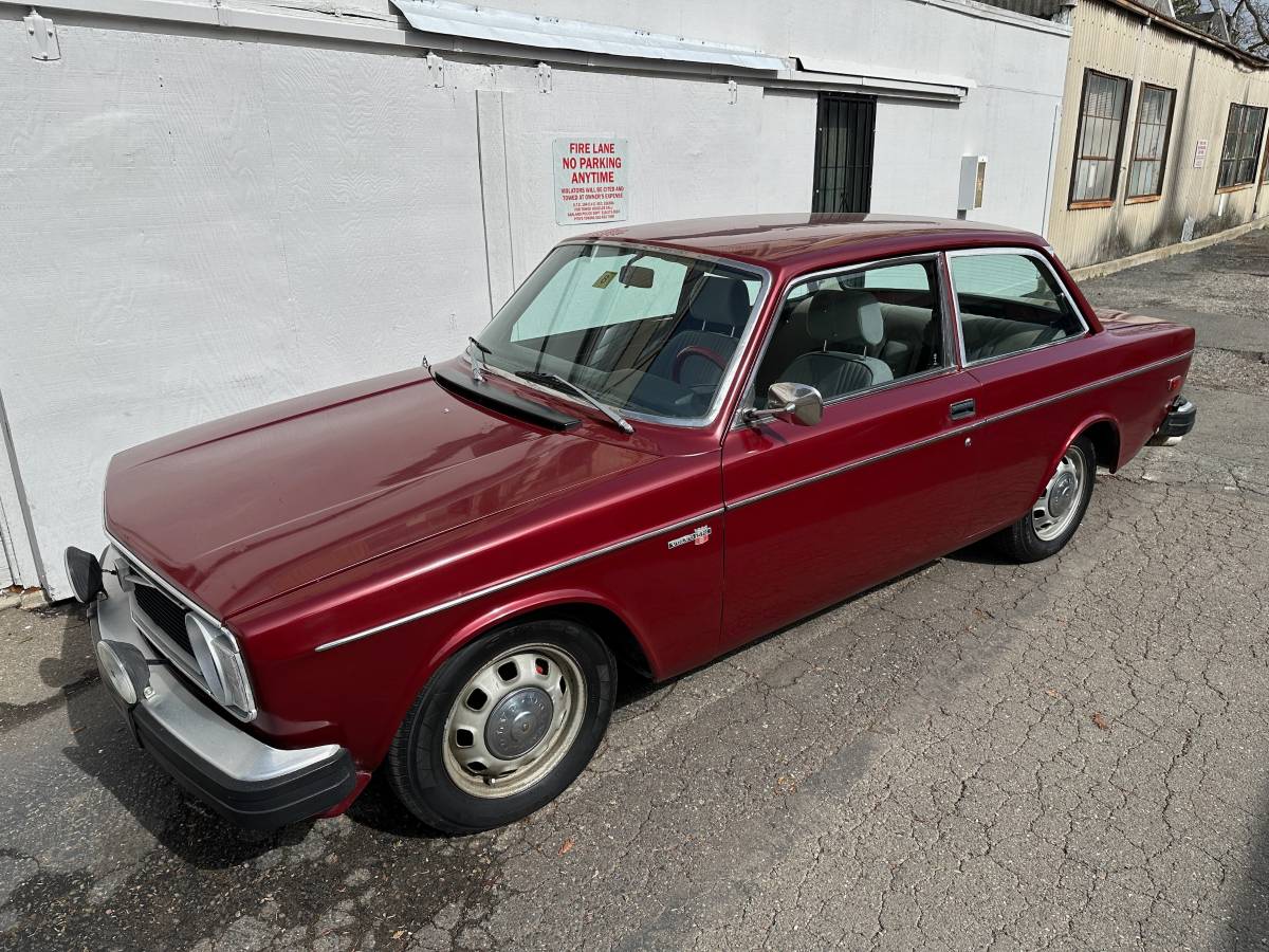 Volvo-142s-1974-1