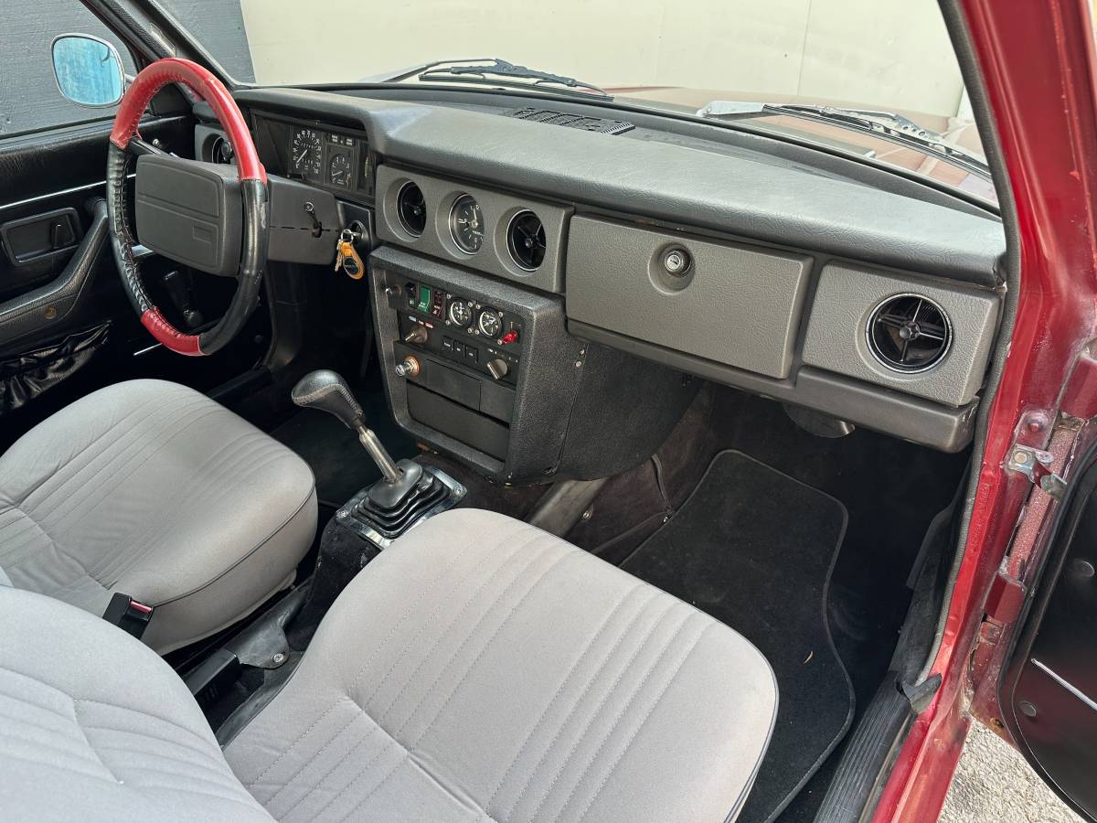 Volvo-142s-1974-11
