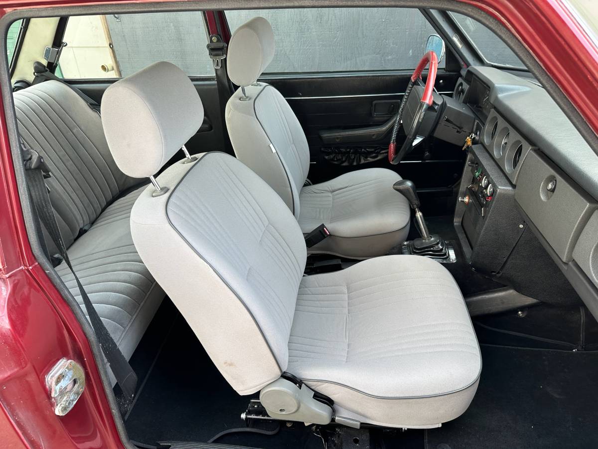 Volvo-142s-1974-12