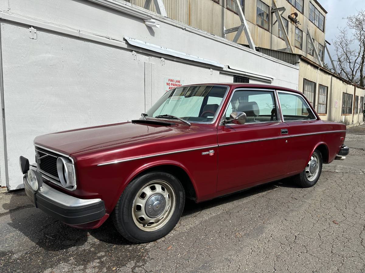 Volvo-142s-1974-2