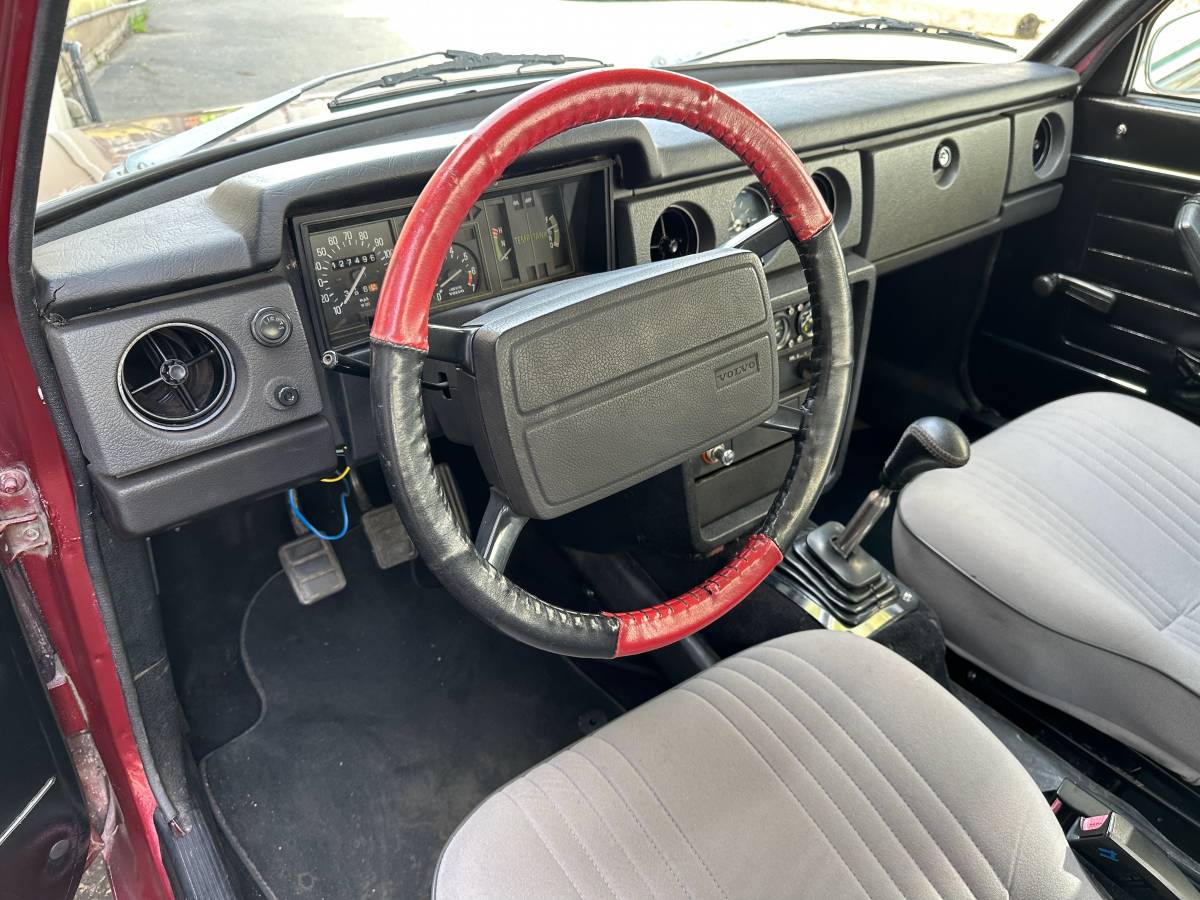 Volvo-142s-1974-22